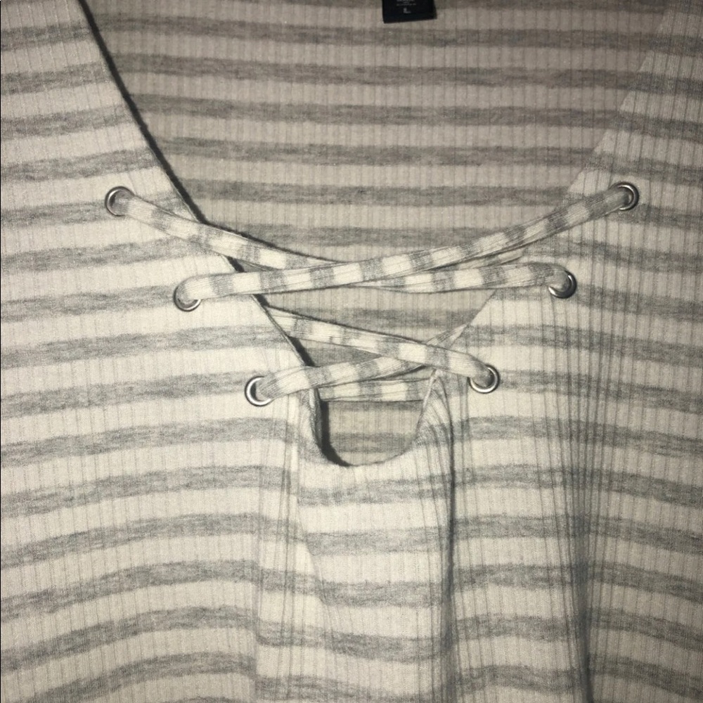 Size large top - Picture 3 of 4